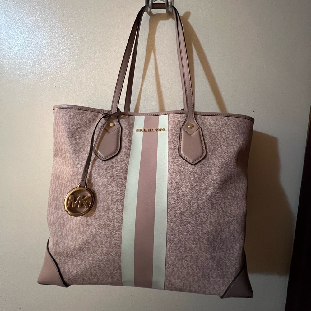 Gorgeous Michael Kors tote in pink and white. Amazing condition.
